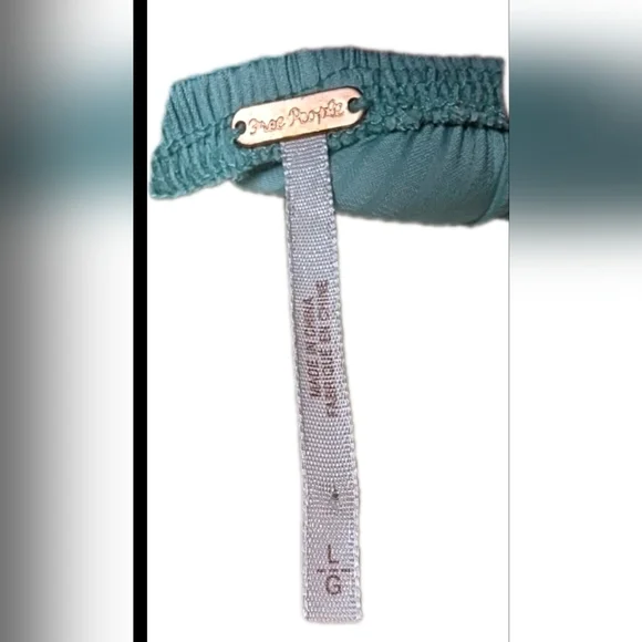 308. Free People Solid Serendipity Jumpsuit Size Large - Picture 8 of 9